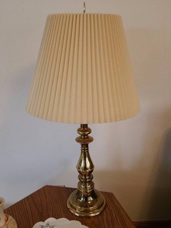 lot 20 image: Vintage Stiffel Polished Brass Table Lamp