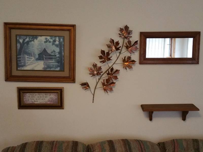 lot 23 image: Group of (5) Pieces of Wall Art