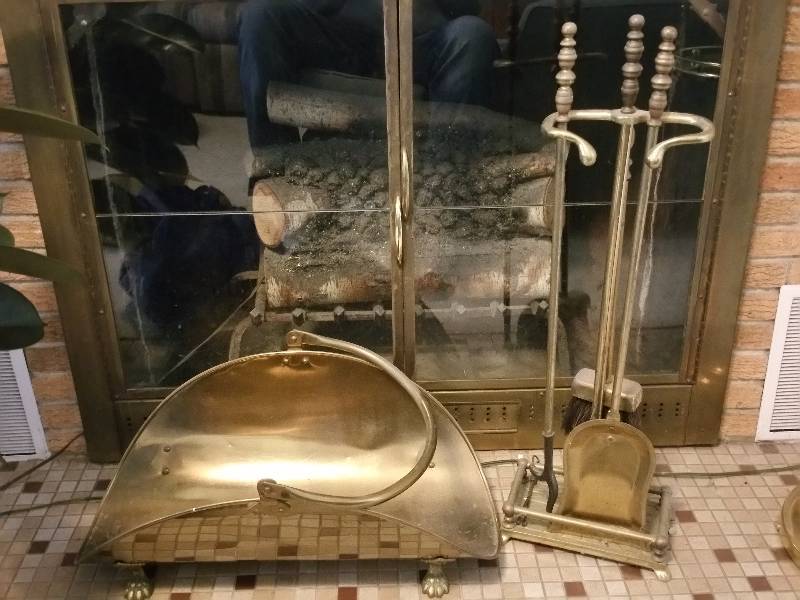 lot 24 image: Vintage Polished Brass Fireplace Set - Claw Feet