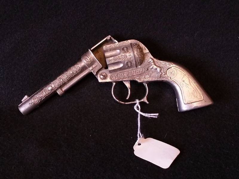lot 29 image: Vintage Gene Autry Cap Gun