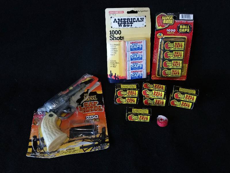 lot 30 image: Classic Cap Gun and 1000s of Caps