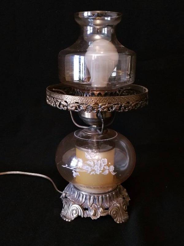 lot 44 image: Vintage Table Lamp
