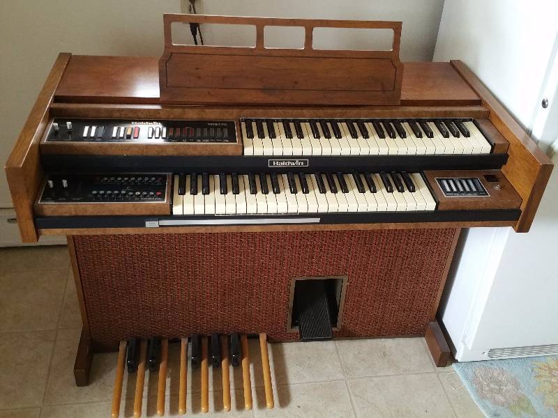 lot 51 image: Baldwin Organ
