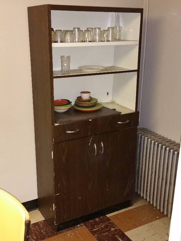 lot 68 image: Vintage Metal Wood Grain Cabinet