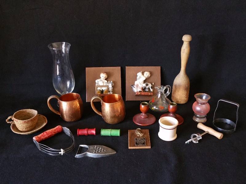 lot 95 image: Group of Vintage Kitchen Items, Etc.