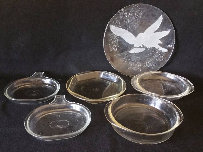 lot 100 image: Pyrex and Other Glassware