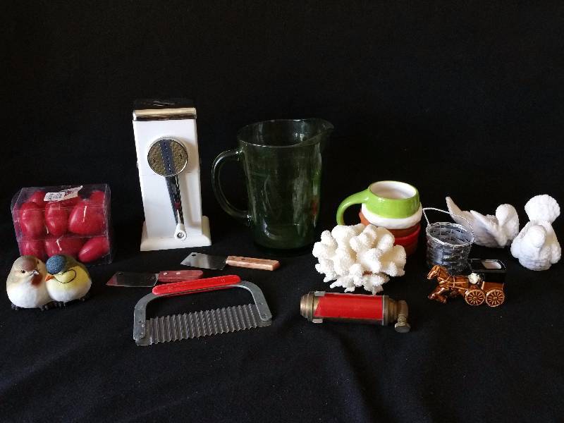 lot 103 image: Ice-O-Matic, Vintage Kitchen Ware, Misc.