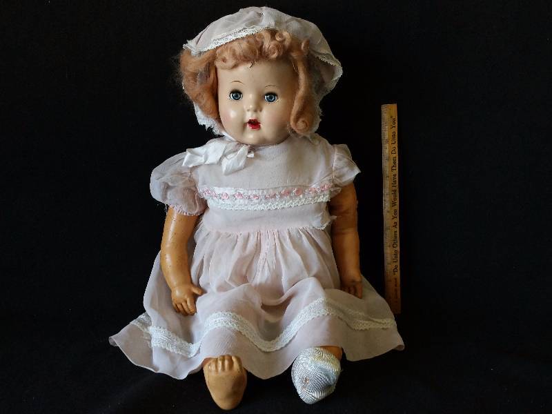 lot 111 image: Vintage Sleepy Eyes Doll