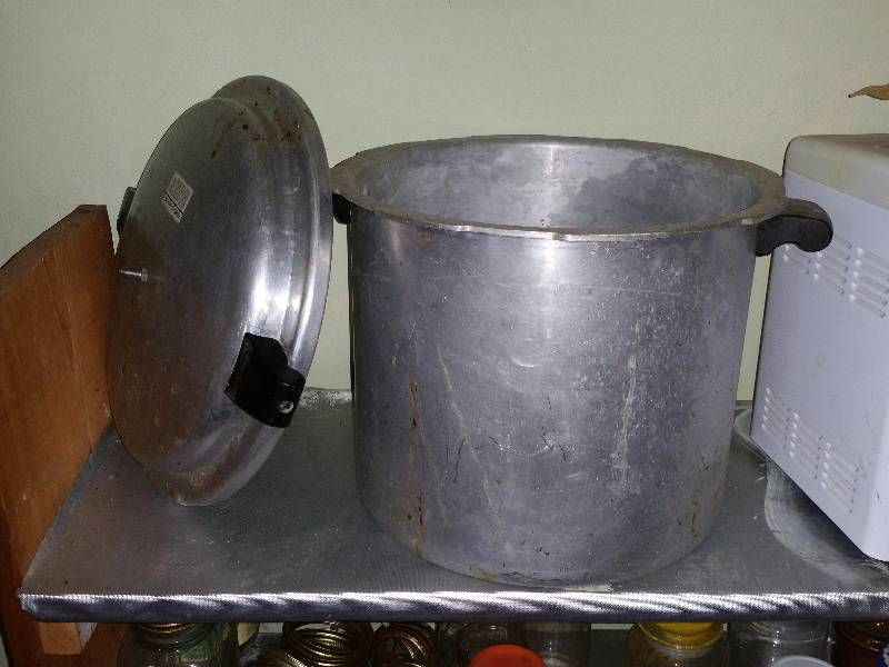 lot 236 image: Large Mirro-Matic Pressure Cooker