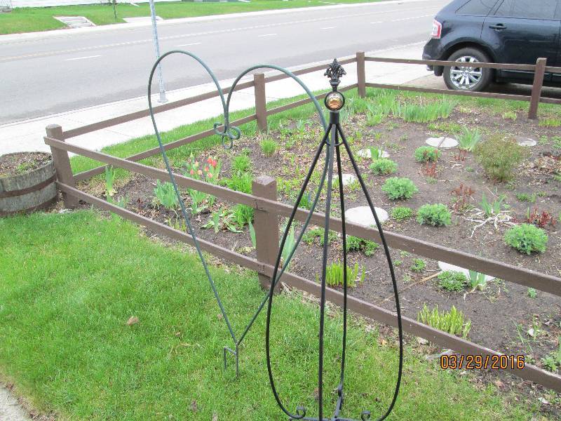 lot 122 image: Plant Stand & Sheppards Hook