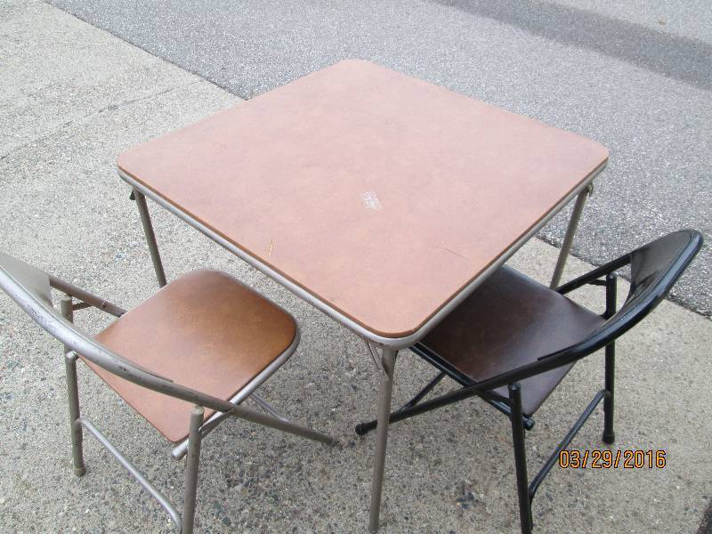 lot 132 image: Card Table & 2 Chairs