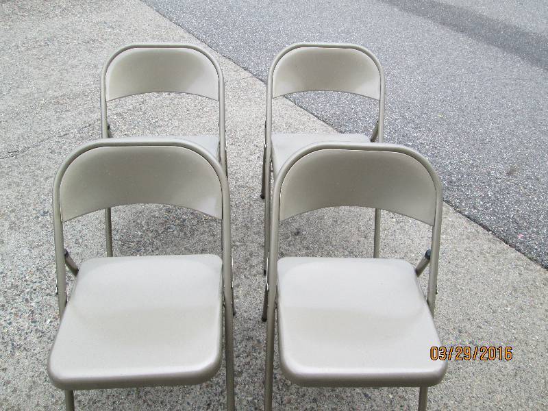lot 133 image: 4 Folding Chairs