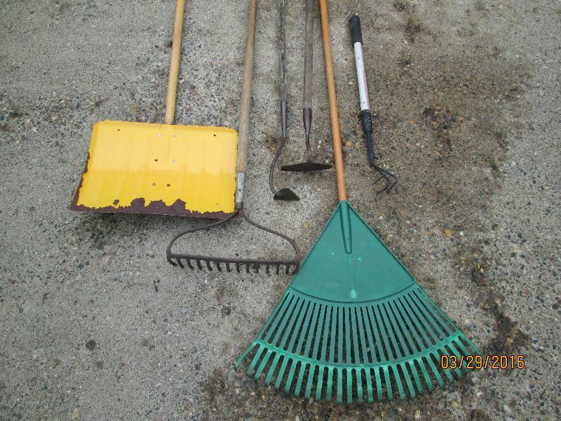lot 141 image: Yard & Garden Tools