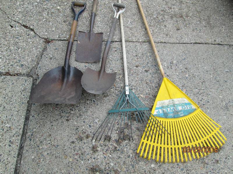 lot 142 image: Shoves & Rakes