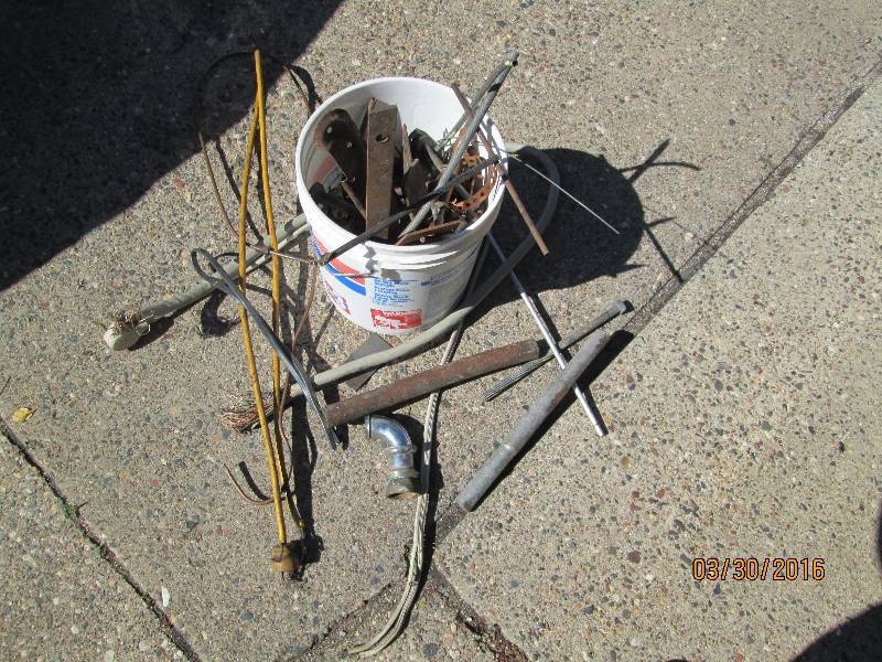 lot 178 image: Bucket Of Misc