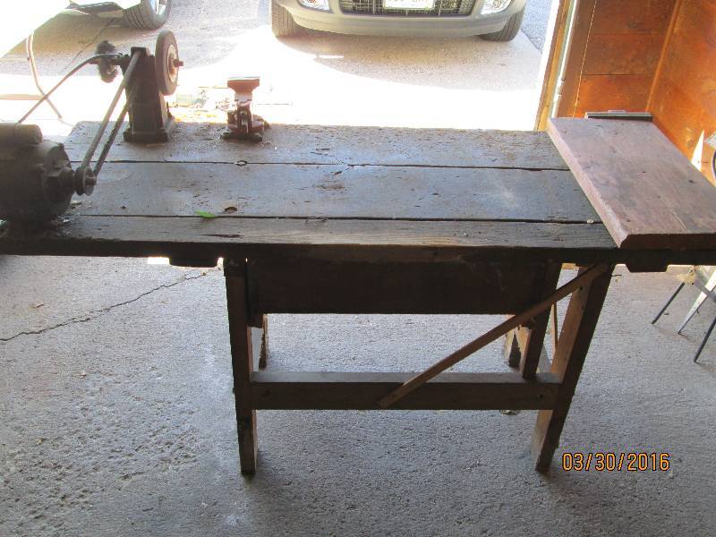 lot 12 image: Old Classic Work Beanch With Accessories