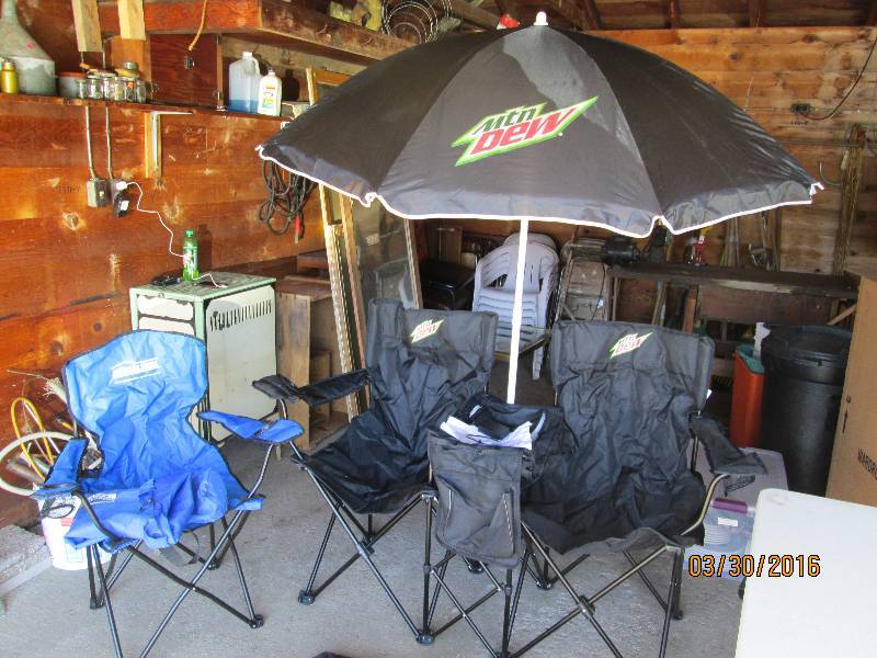lot 182 image: Mountain Dew Folding Lawn Chair