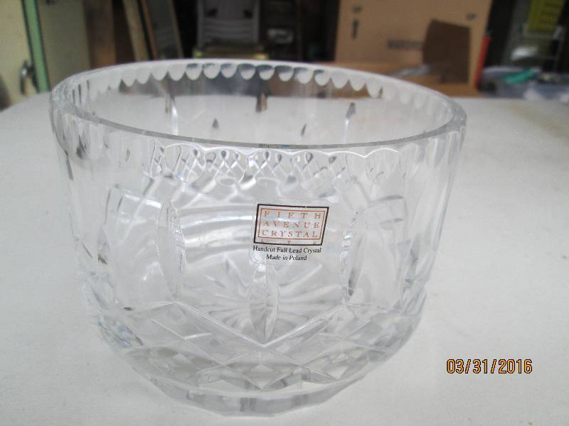 lot 198 image: Fifth Avenue Hand cut Crystal bowl