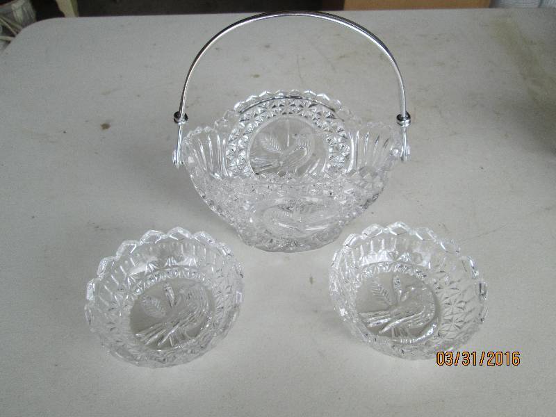lot 200 image: Hofbauer Bird Cornucopia Crystal Basket & Dish
