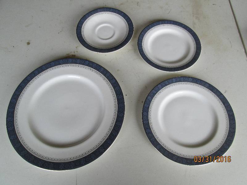 lot 244 image: Royal Doulton Sherbrook China