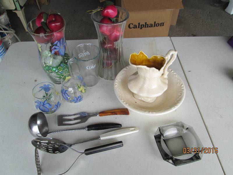 lot 250 image: Misc Glass & Kitchen