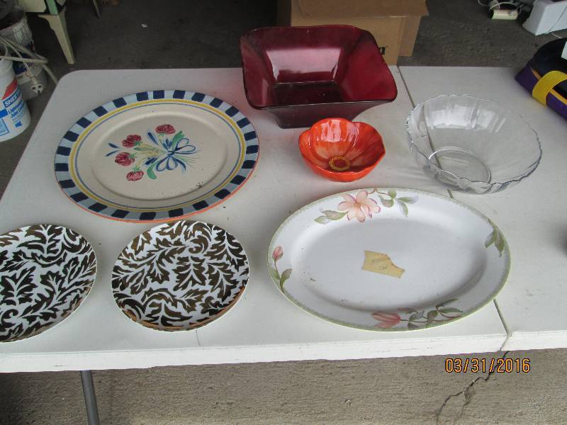 lot 251 image: Platters & Serving Bowls