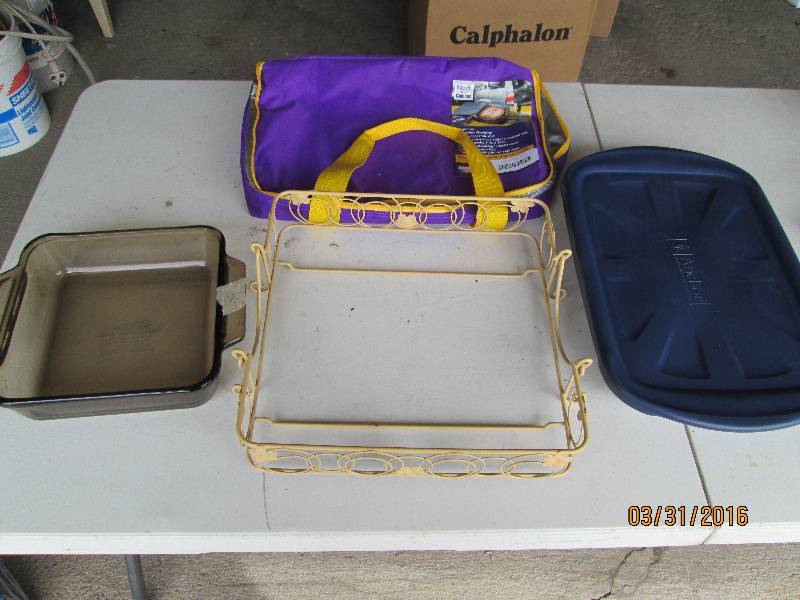 lot 255 image: Insulated Baking Dish