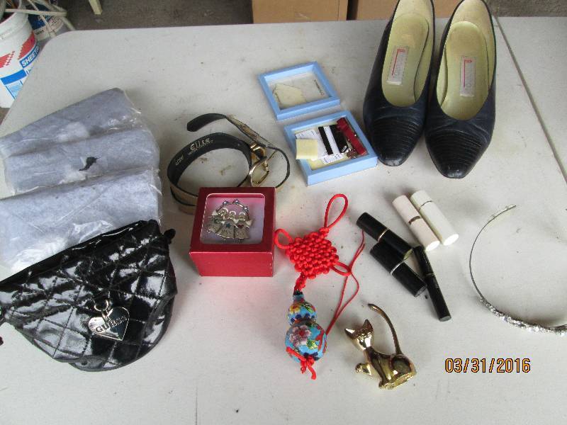 lot 262 image: Tiara, Jewelry Purses & Makeup