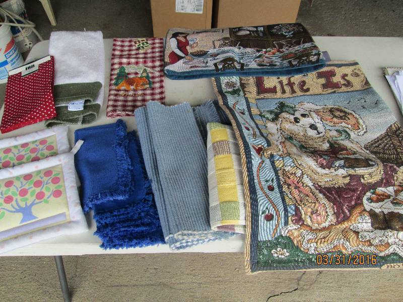 lot 268 image: Kitchen Towels & Place Mats