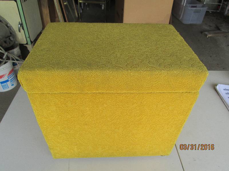 lot 277 image: Padded Storage Seat