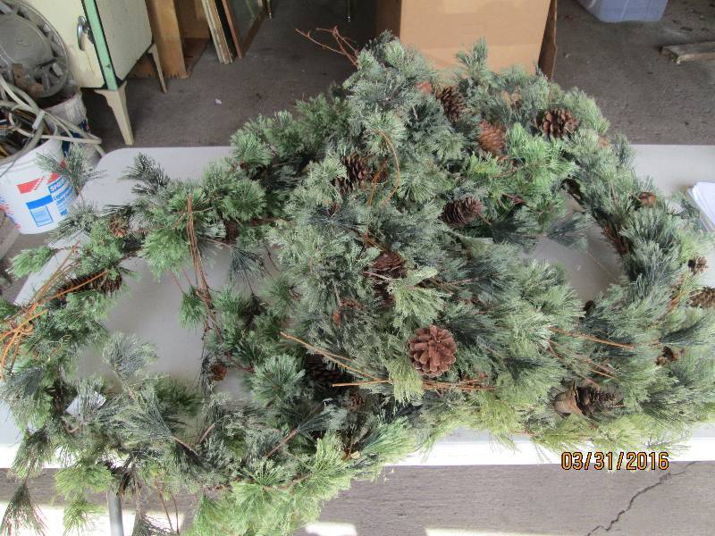 lot 278 image: Christmas Wreath & Garland
