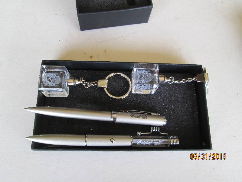 lot 280 image: Marshal Fields Pen & Key Ring