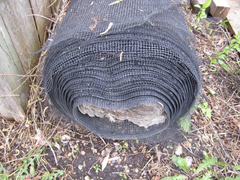 Large roll of gardening mesh, lots ...