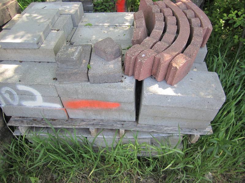 Pallet of approximately 67 solid bl...