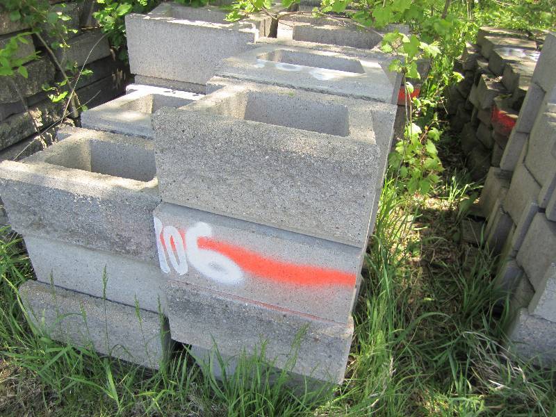 Pallet of approximately 30 concrete...