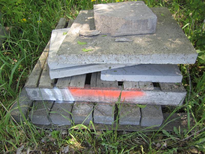 Pallet of misc. concrete blocks...