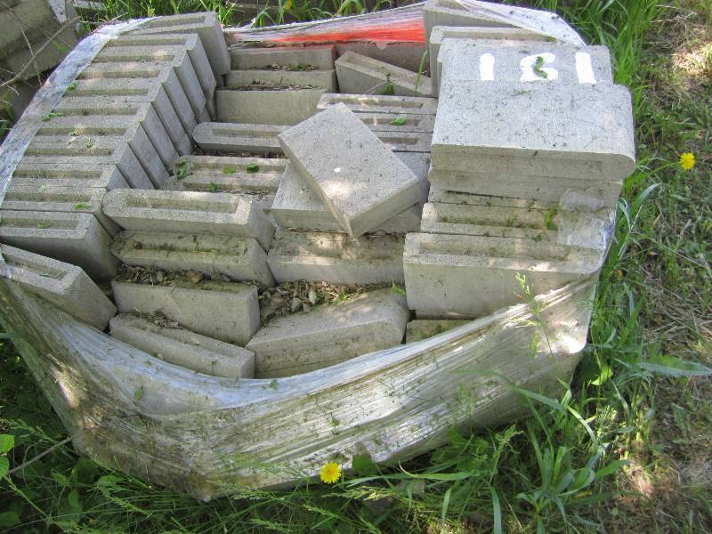 Pallet of approximately 100  edge...