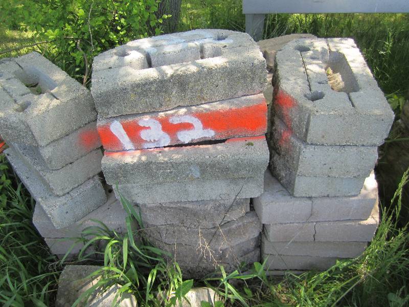 Pallet of approximately 50 retainin...
