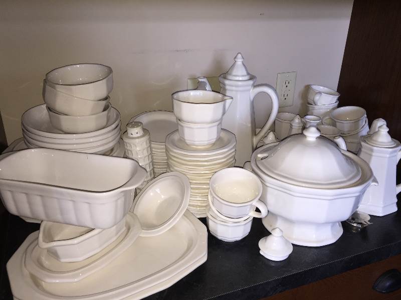 lot 39 image: Large Set of white Pfaltzgraff dishes, Service for at least 10