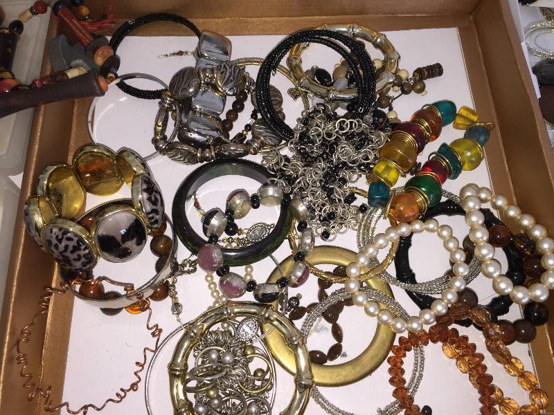 lot 51 image: Very Large Lot of Costume Jewelry