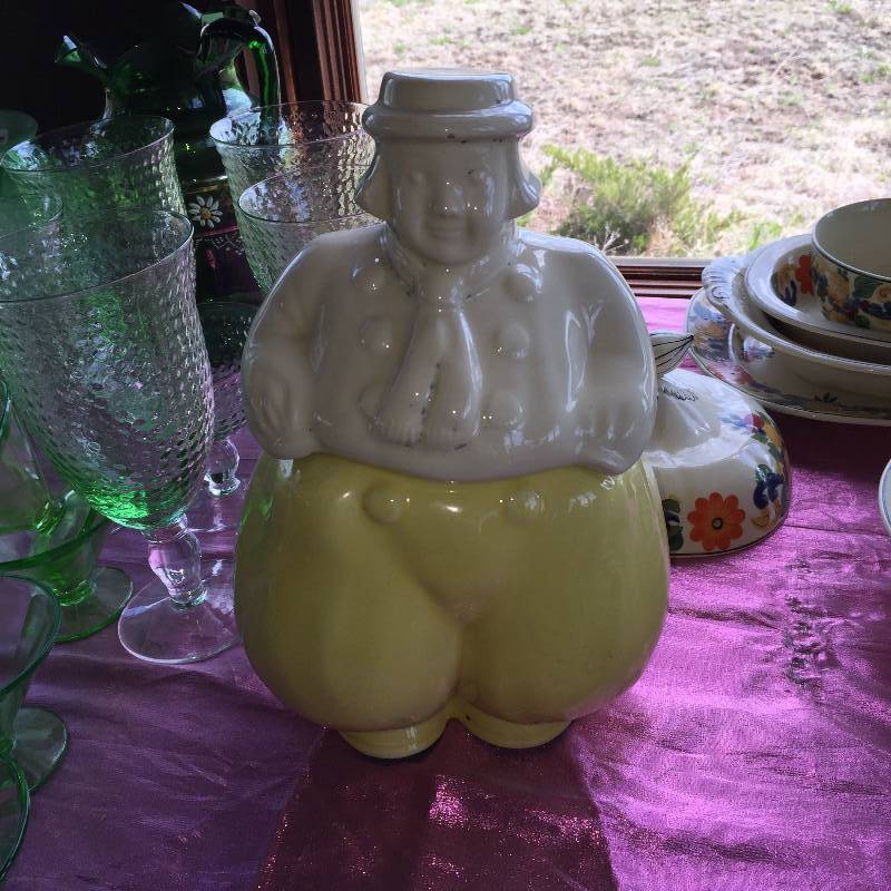 lot 48 image: Dutch Boy Cookie Jar, Yellow and White,  USA
