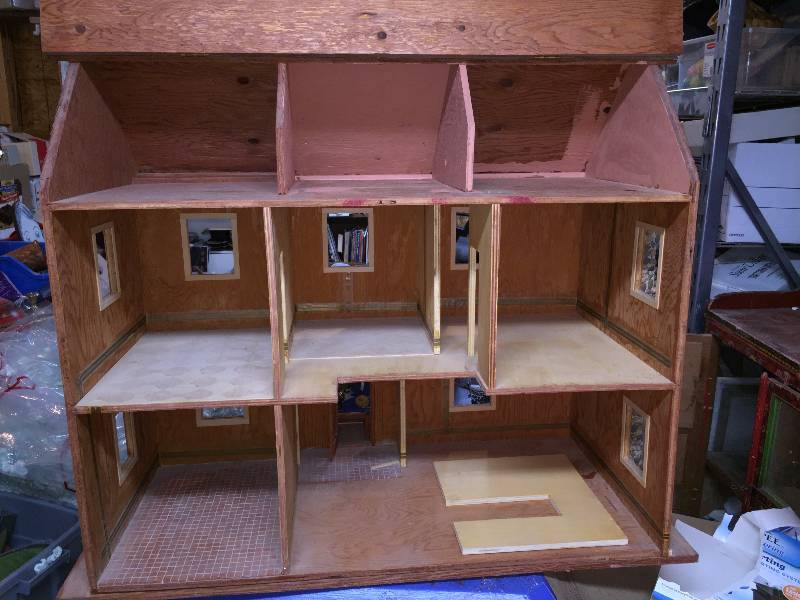 lot 34 image: Lg Wooden Handcrafted Dollhouse
