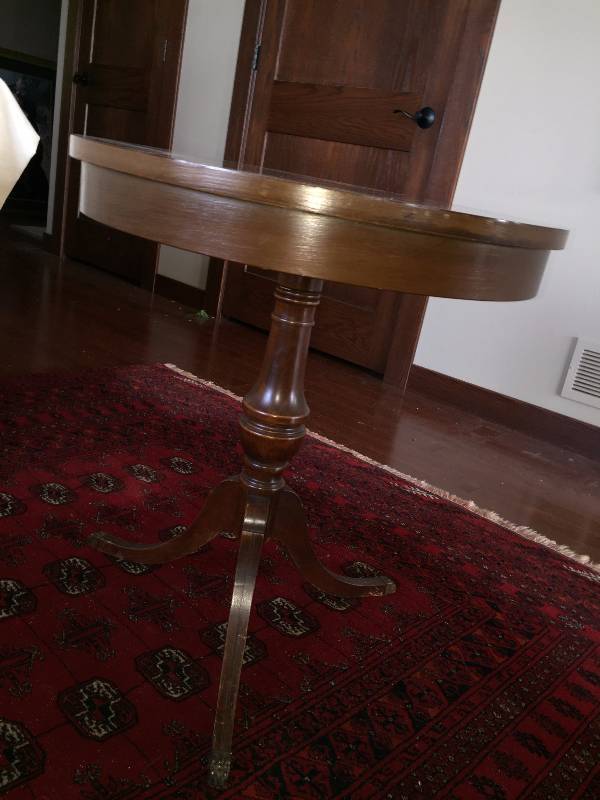 lot 80 image: Mahogany Drum Table,