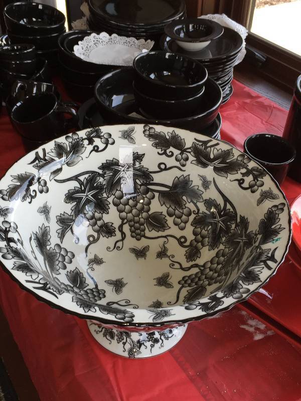 lot 105 image: Lg Black and White Compote
