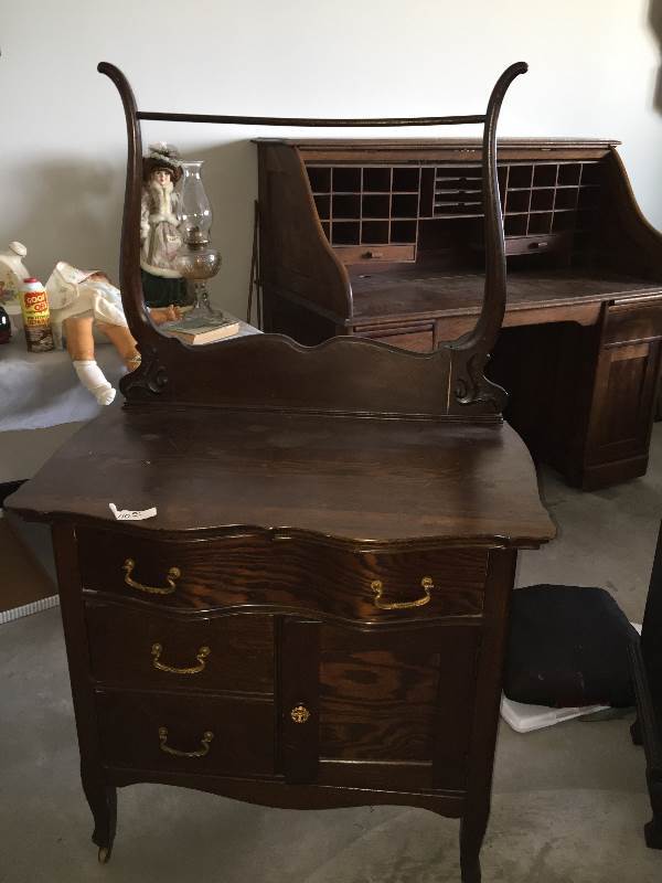 lot 61 image: Mixed Woods, Wash Stand