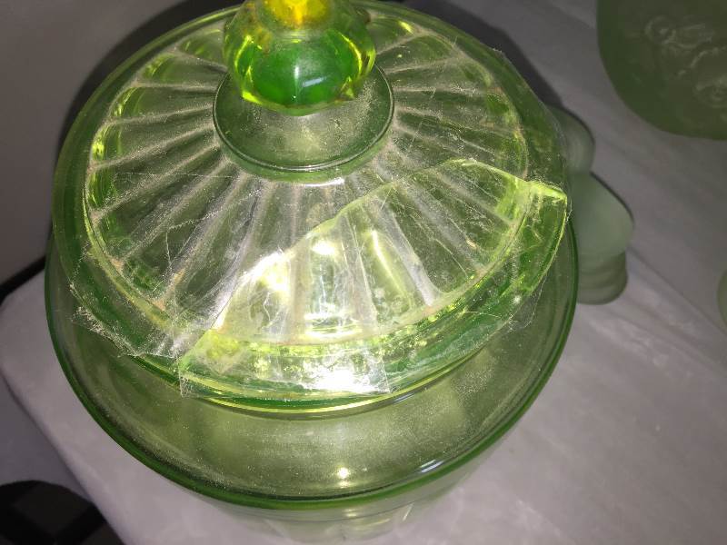 lot 89 image: Green Depression glass Lot