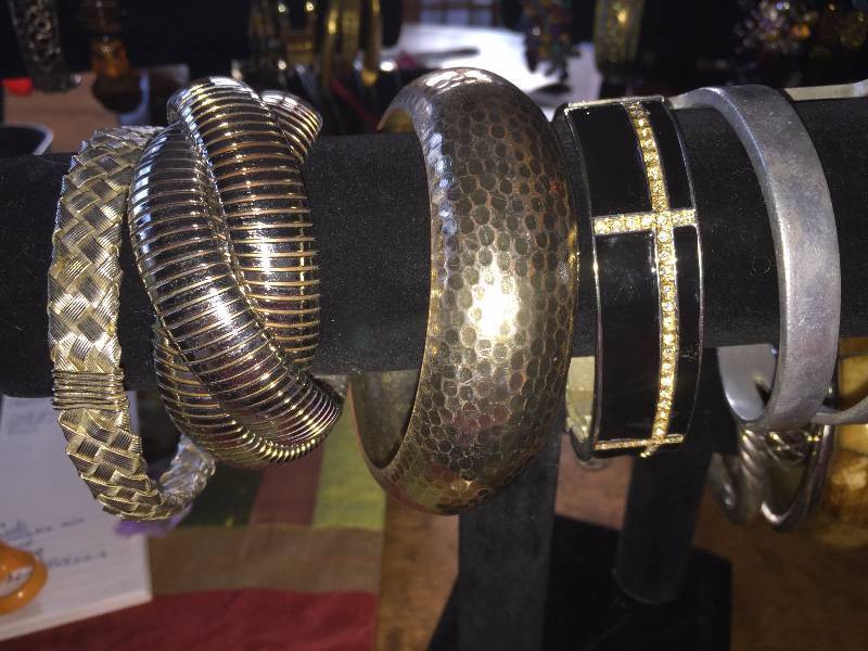 lot 136 image: Collection of 12 Mixed Metal bracelets