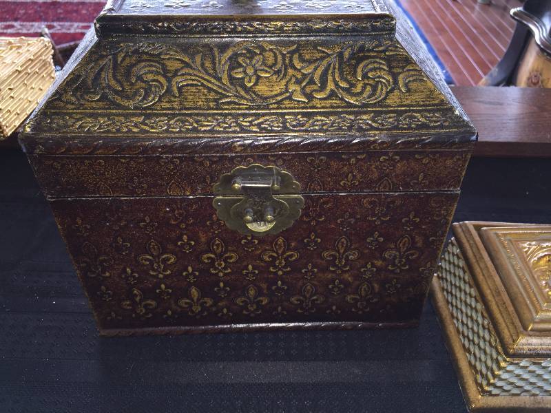 lot 110 image: Set of 3 Decorative Wood Boxes