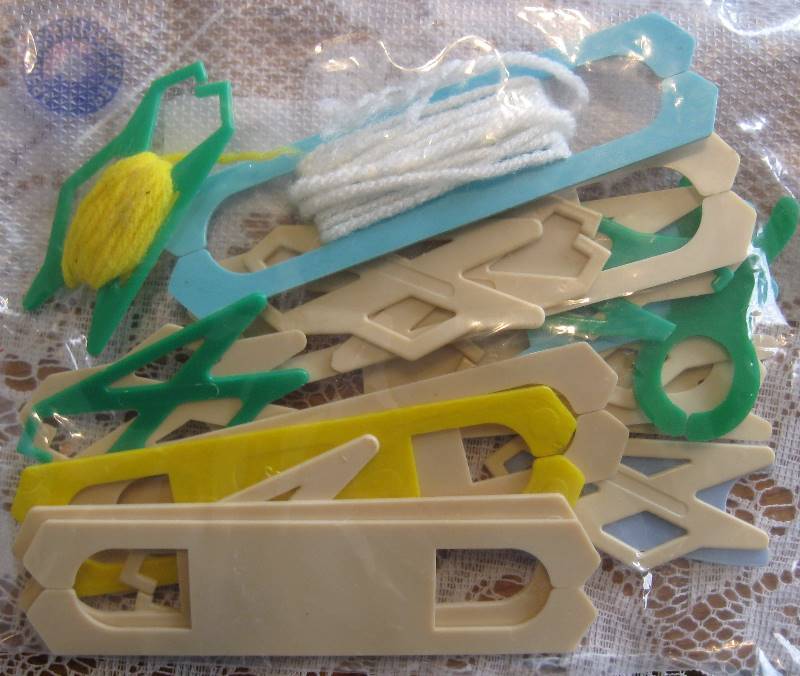 lot 9 image: Large Lot of Single Point Knitting Needles