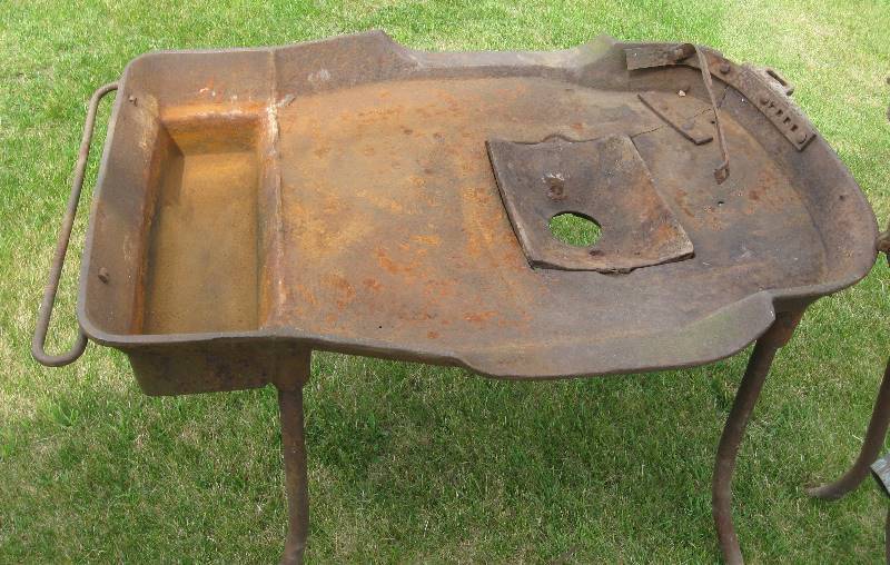 lot 13 image: Vintage Cast Iron Blacksmith Forge